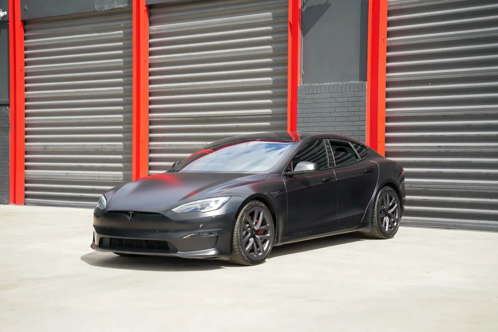Tesla Model S Plaid - Thumbnail 2