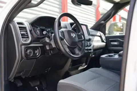 Ram 3500 Big Horn - Thumbnail 4