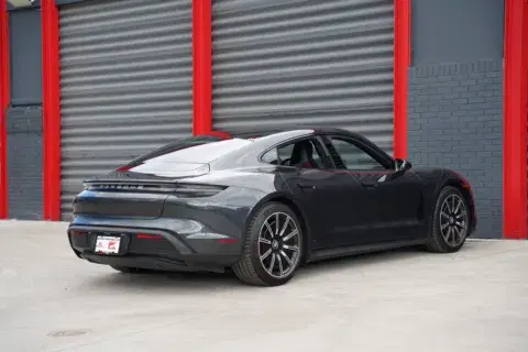 Porsche Taycan 4S - Thumbnail 6
