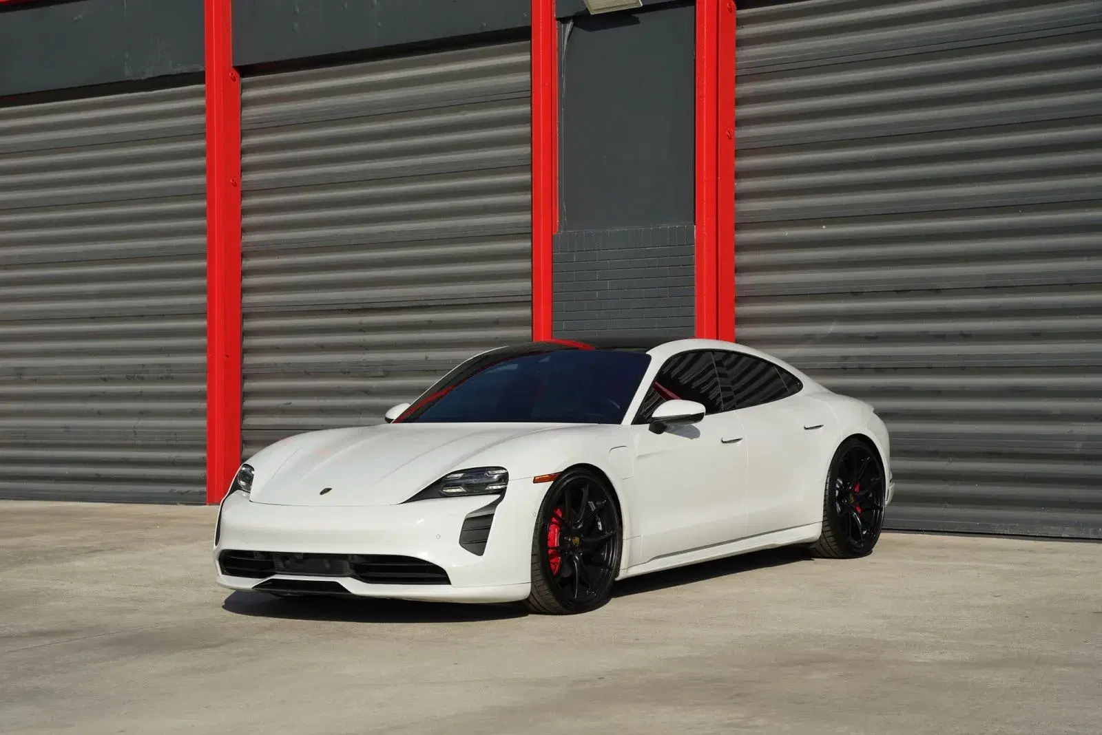 Porsche Taycan 4S - View 1