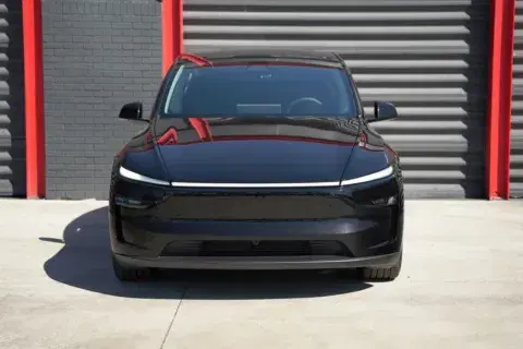 Tesla Model Y Long Range - Thumbnail 3