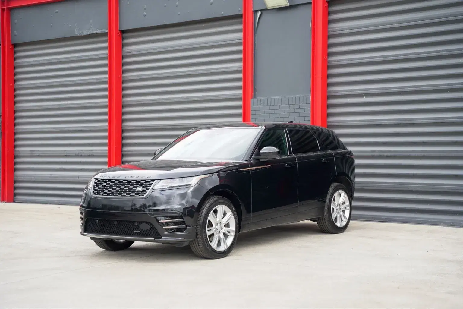 Land Rover Range Rover Velar R-Dynamic S - Thumbnail 2