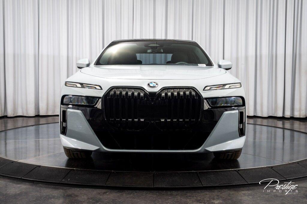 BMW 7 Series - Thumbnail 3