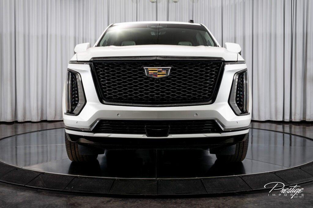 Cadillac Escalade - Thumbnail 2
