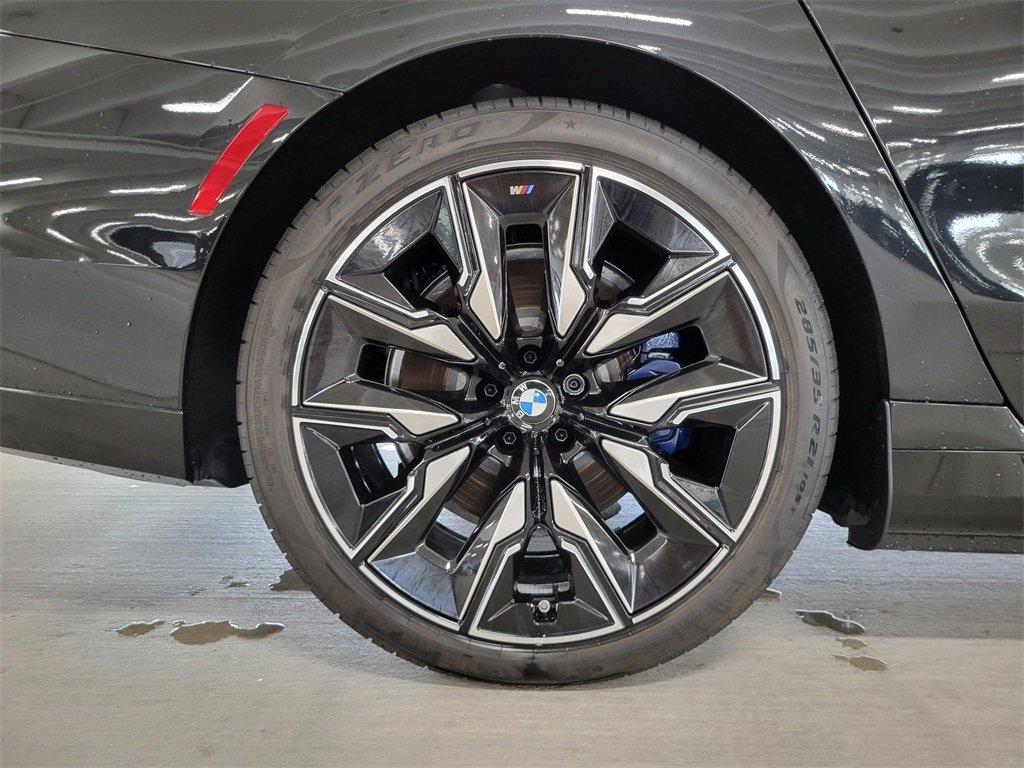 BMW I7 M70 Awd 4D Sedan - Thumbnail 5