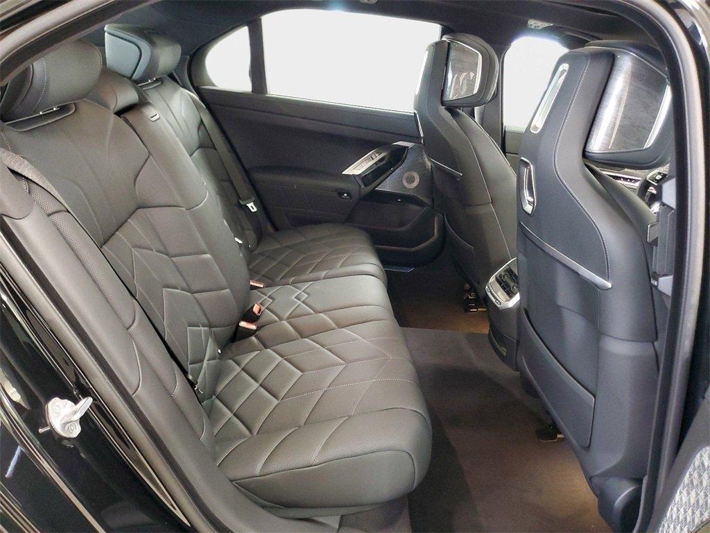 BMW I7 M70 Awd 4D Sedan - Thumbnail 20