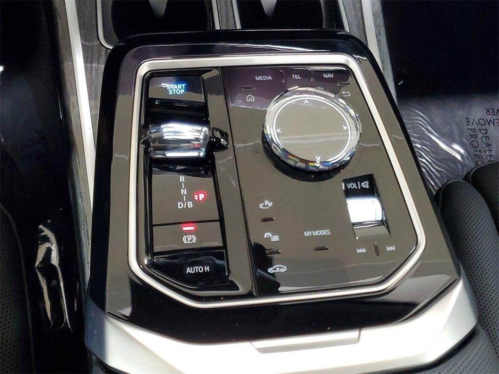 BMW I7 M70 Awd 4D Sedan - Thumbnail 17