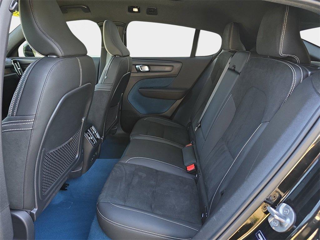 Volvo C40 Recharge Pure Electric Ultimate Awd 4D Sport Utility - Thumbnail 13