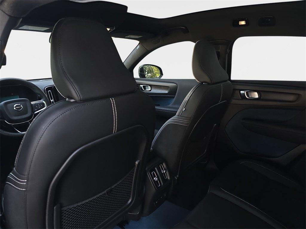 Volvo C40 Recharge Pure Electric Ultimate Awd 4D Sport Utility - Thumbnail 14