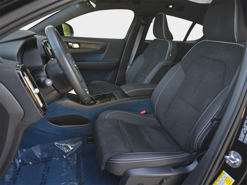 Volvo C40 Recharge Pure Electric Ultimate Awd 4D Sport Utility - Thumbnail 15