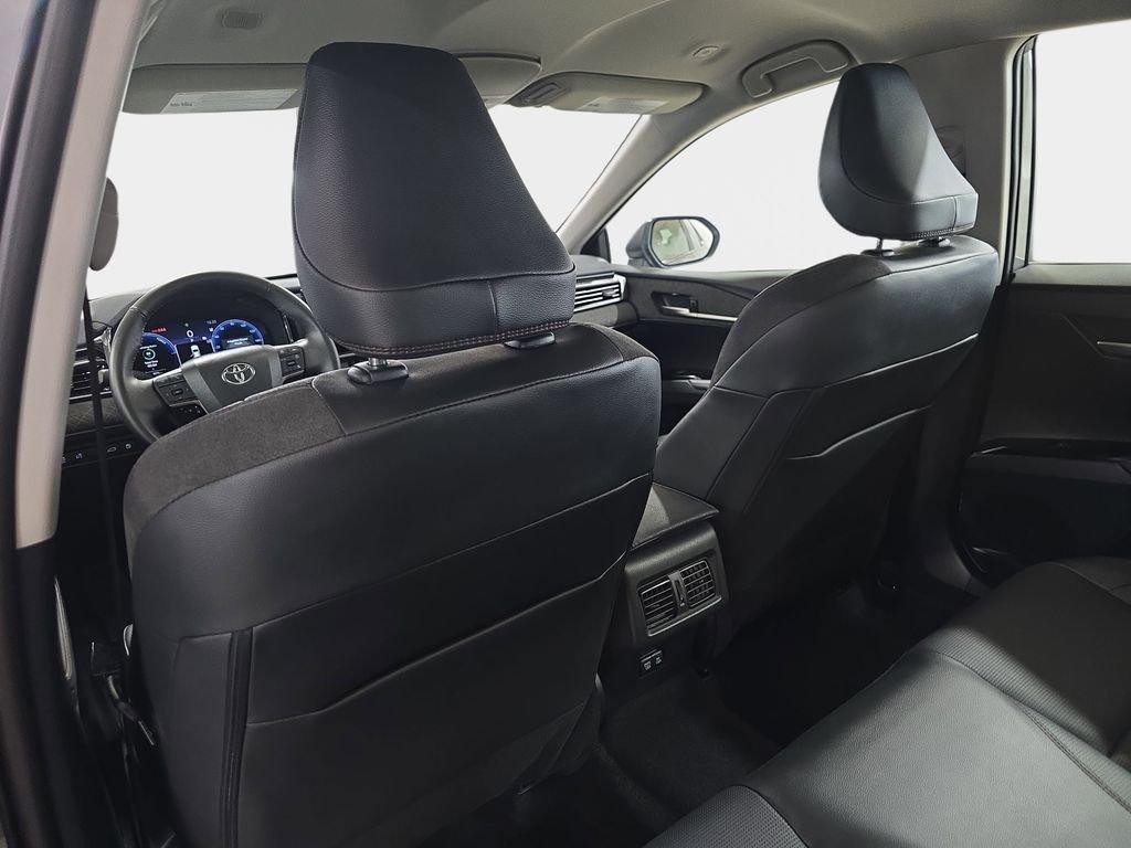 Toyota Camry Xle Fwd 4D Sedan - Thumbnail 17