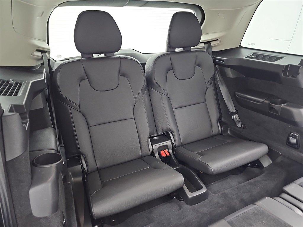 Volvo Xc90 T5 Momentum Awd 4D Sport Utility - Thumbnail 14