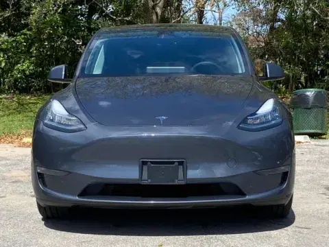 Tesla Model Y Long Range - Thumbnail 3