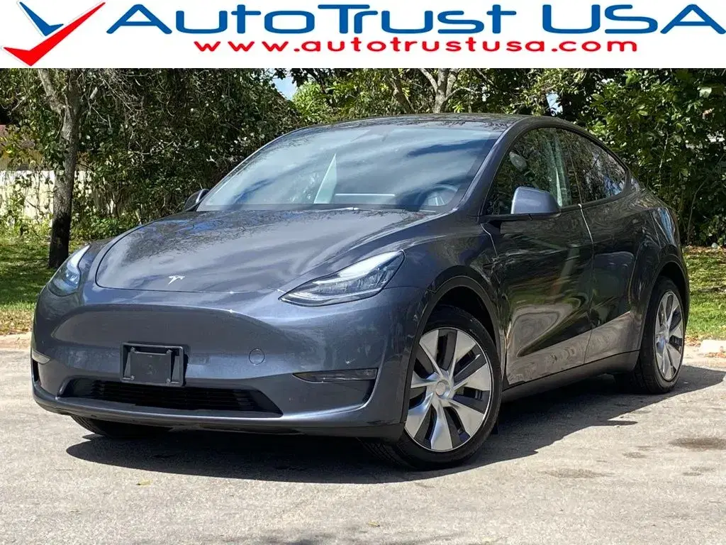 Tesla Model Y Long Range - View 1