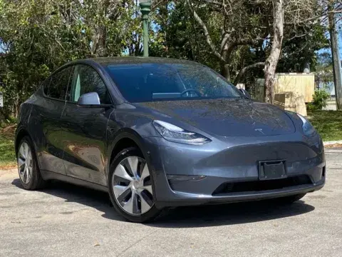 Tesla Model Y Long Range - Thumbnail 4