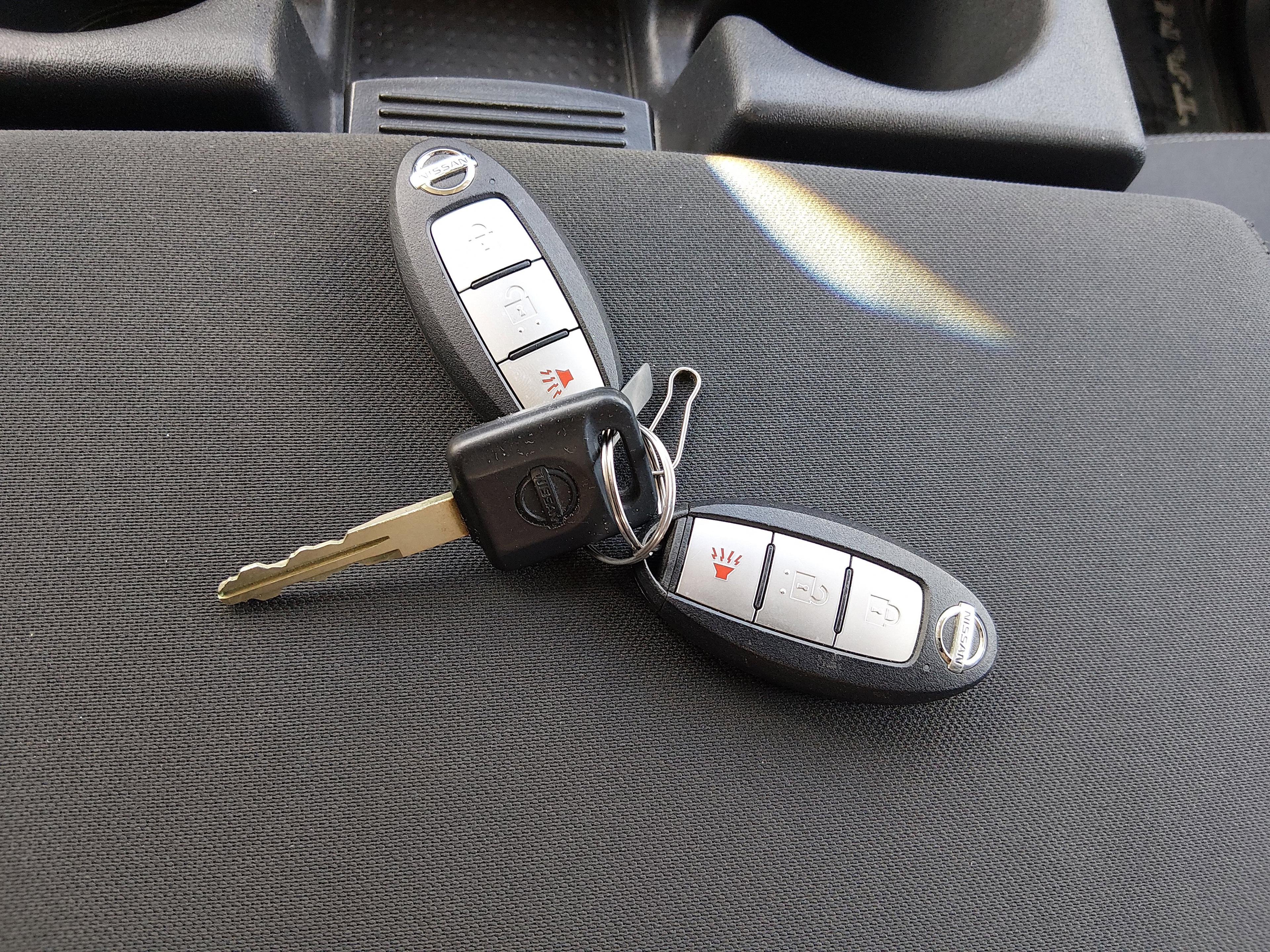 Nissan Titan 4X2 King Cab S - Thumbnail 15