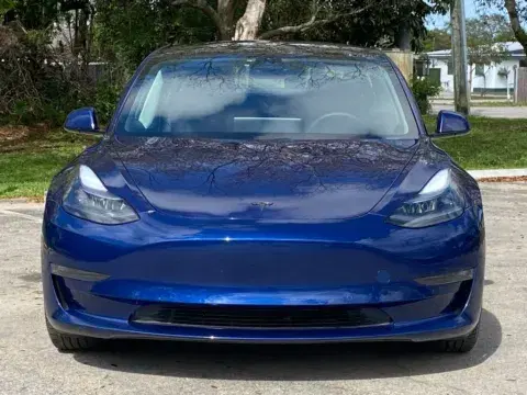 Tesla Model 3 Long Range - Thumbnail 3