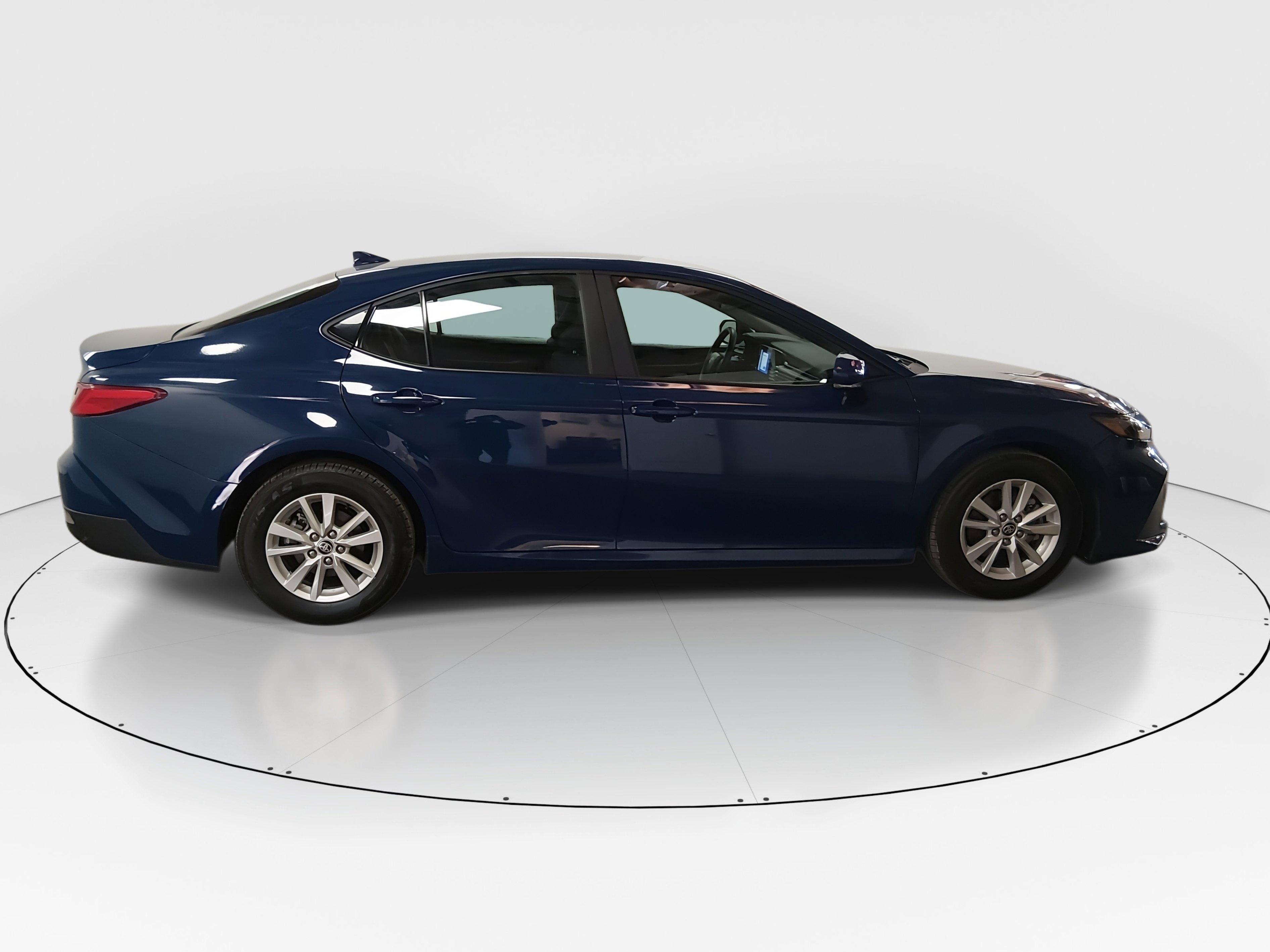 Toyota Camry Le - Thumbnail 8