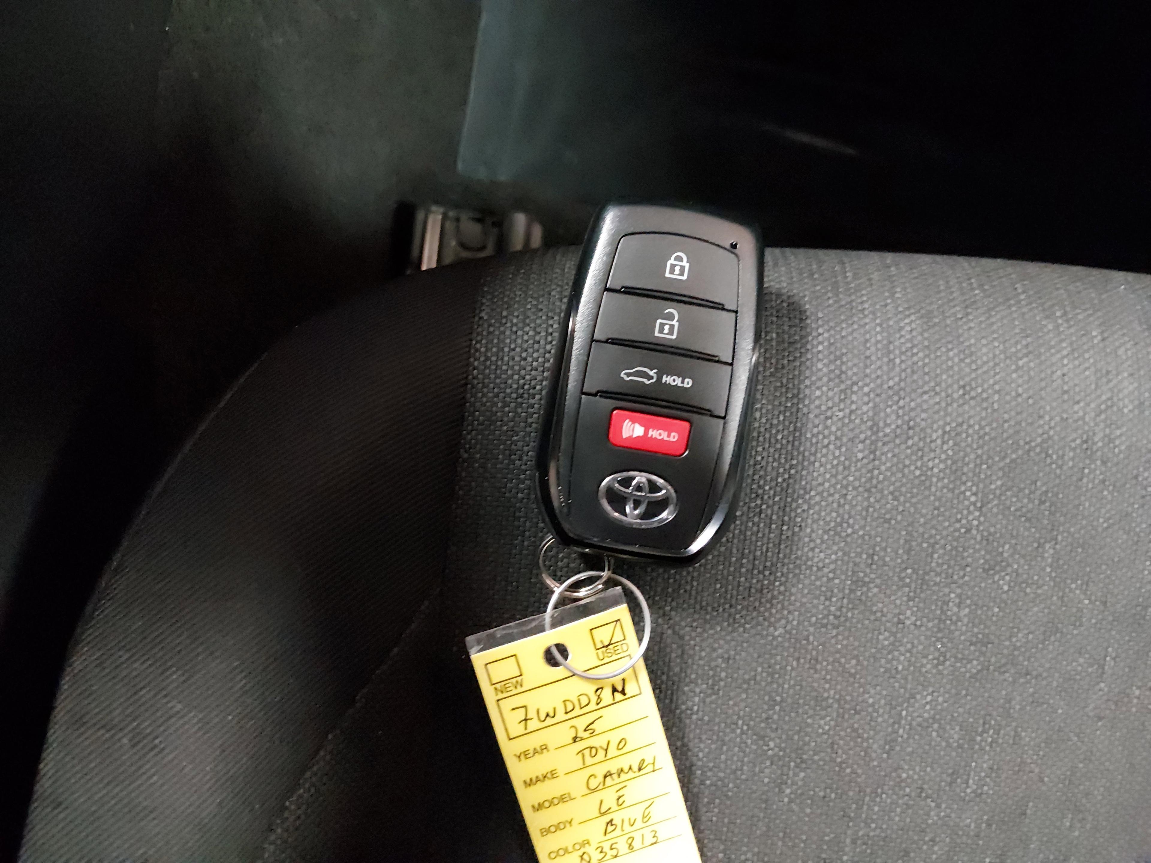 Toyota Camry Le - Thumbnail 15