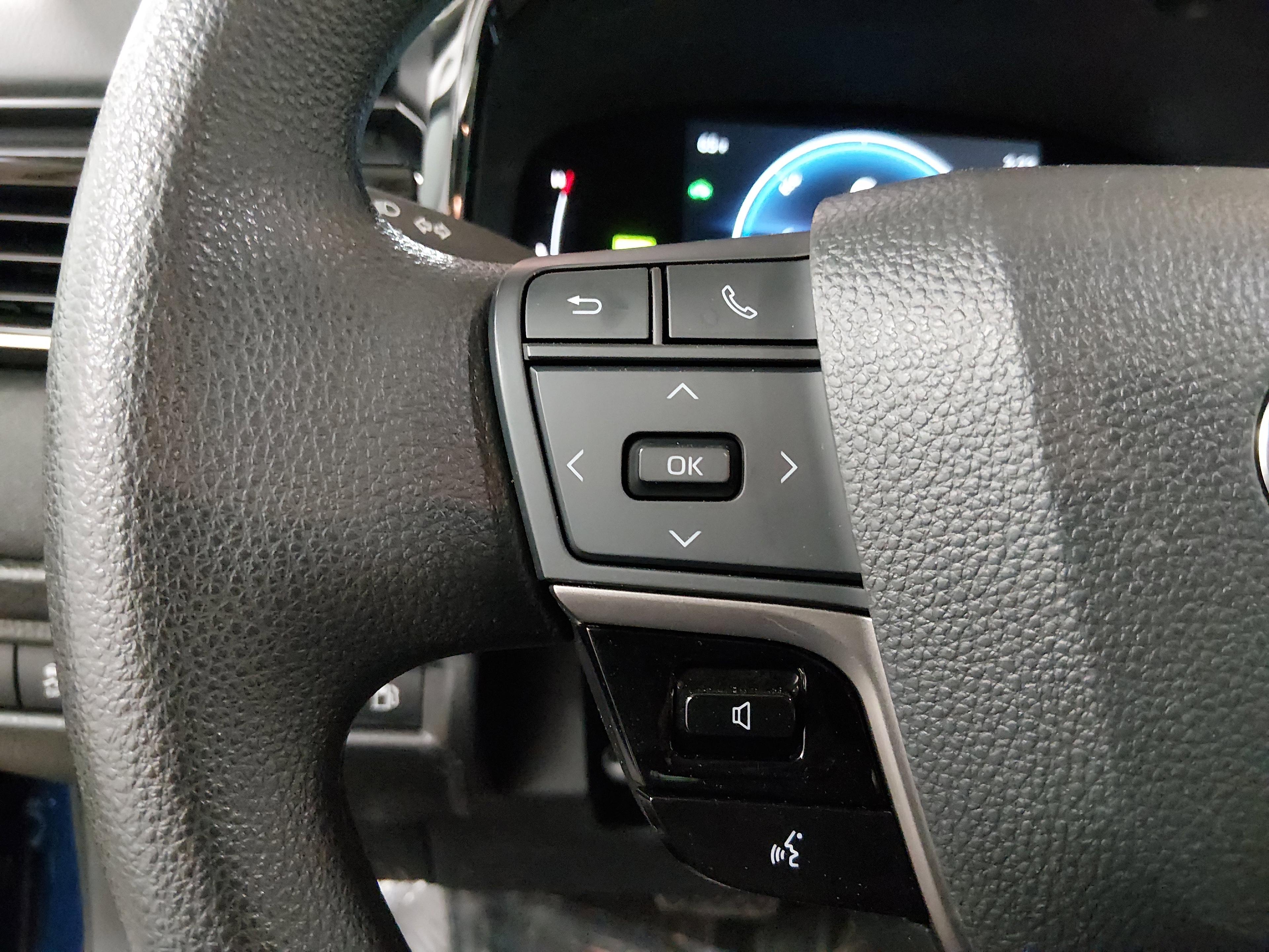 Toyota Camry Le - Thumbnail 12