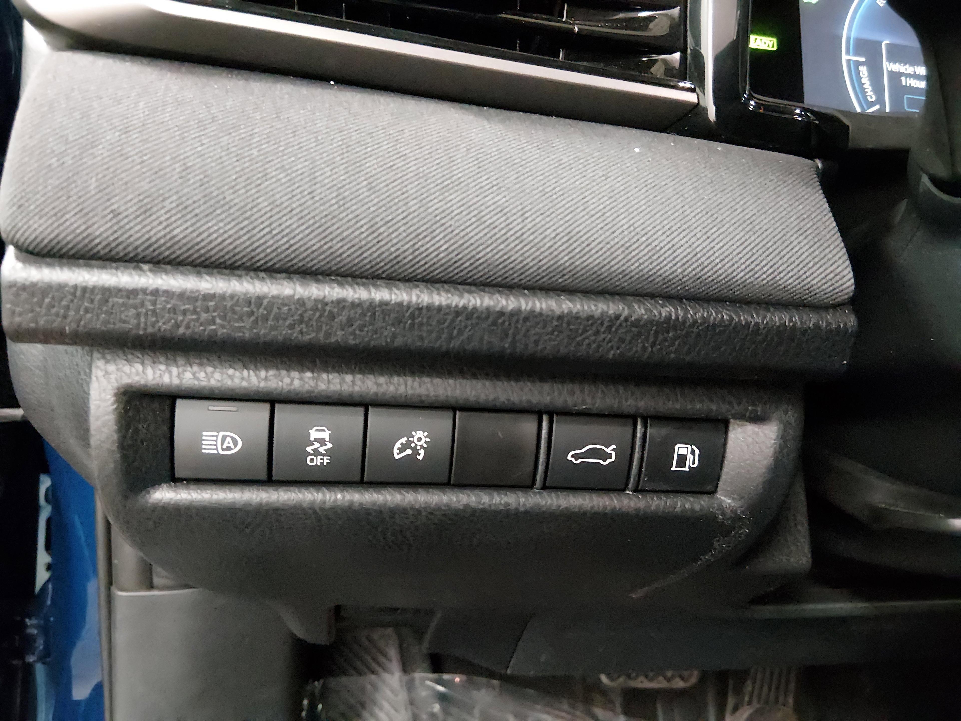 Toyota Camry Le - Thumbnail 13