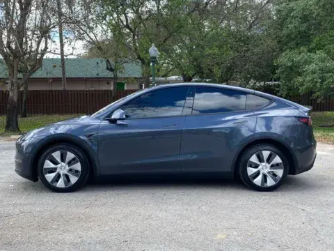 Tesla Model Y Long Range - Thumbnail 5