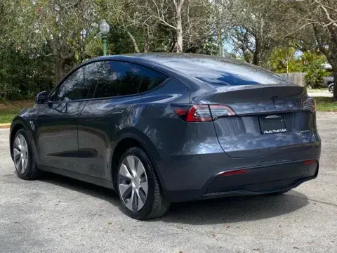 Tesla Model Y Long Range - Thumbnail 6