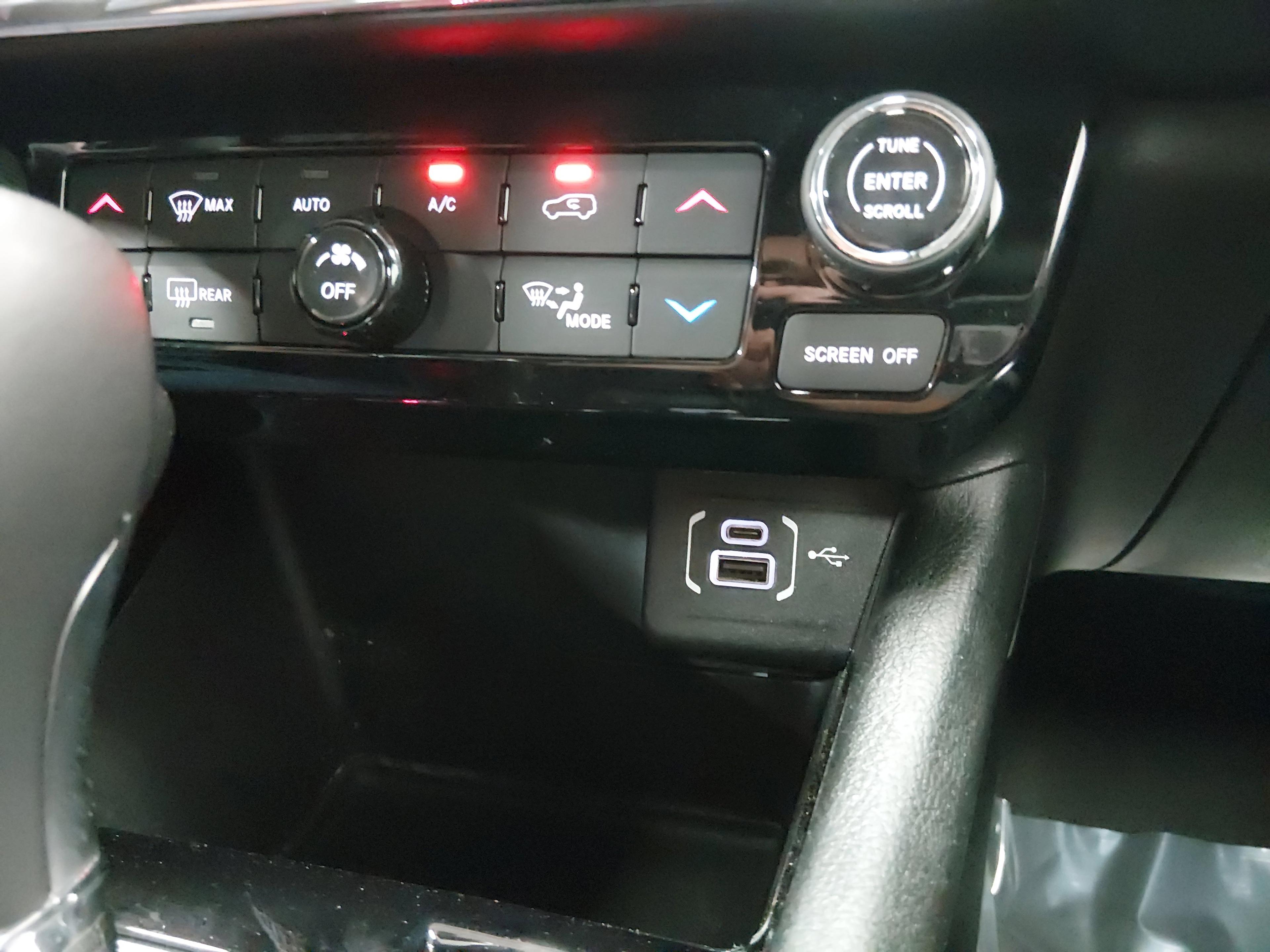 Jeep Compass Limited 4X4 - Thumbnail 19