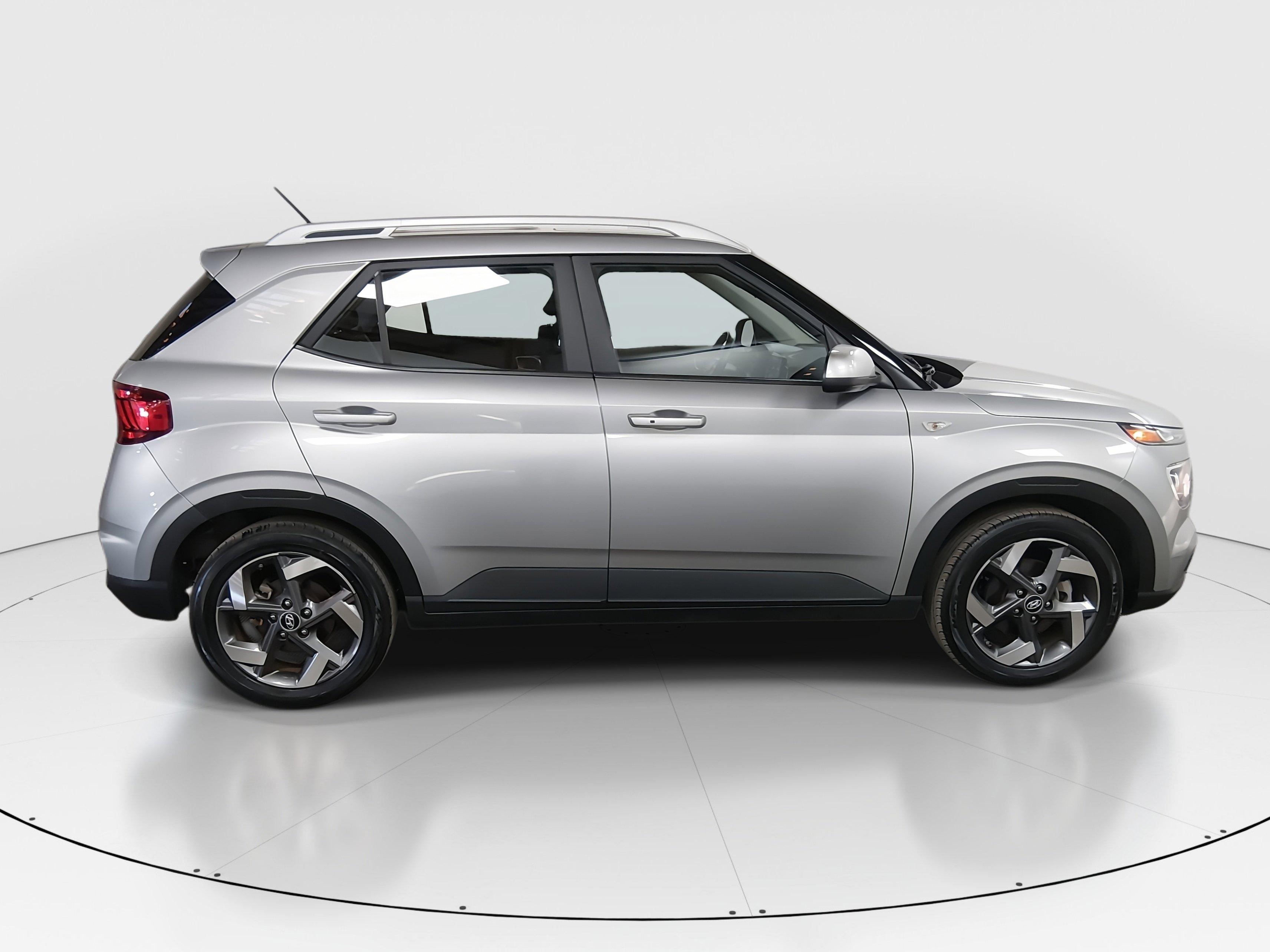 Hyundai Venue Sel Ivt - Thumbnail 8