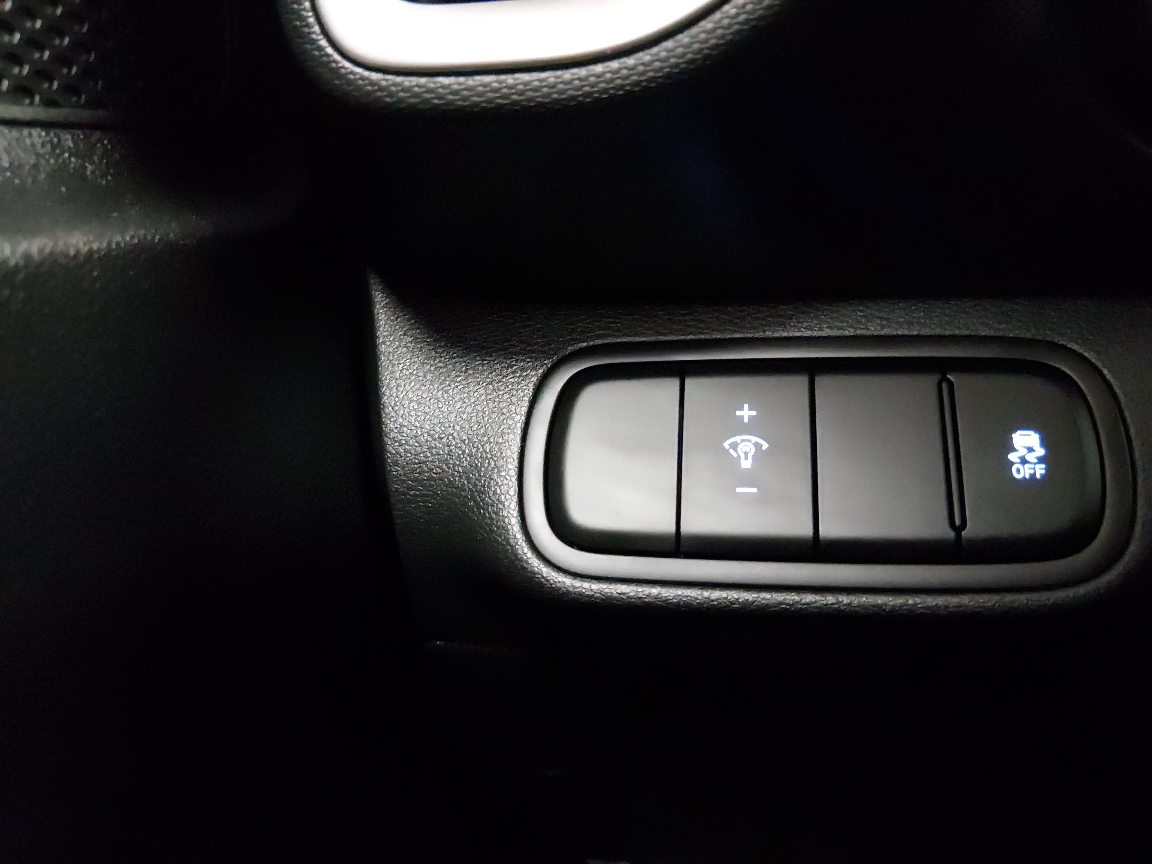 Hyundai Venue Sel Ivt - Thumbnail 13