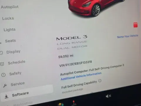 Tesla Model 3 Long Range - Thumbnail 3