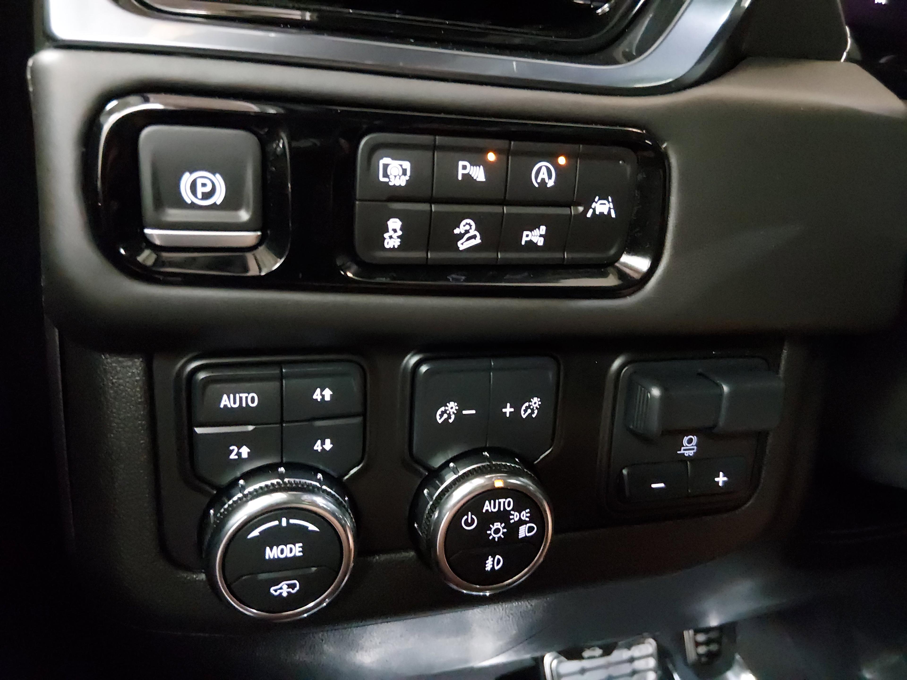 GMC Yukon Xl 4Wd 4Dr At4 Ultimate - Thumbnail 13