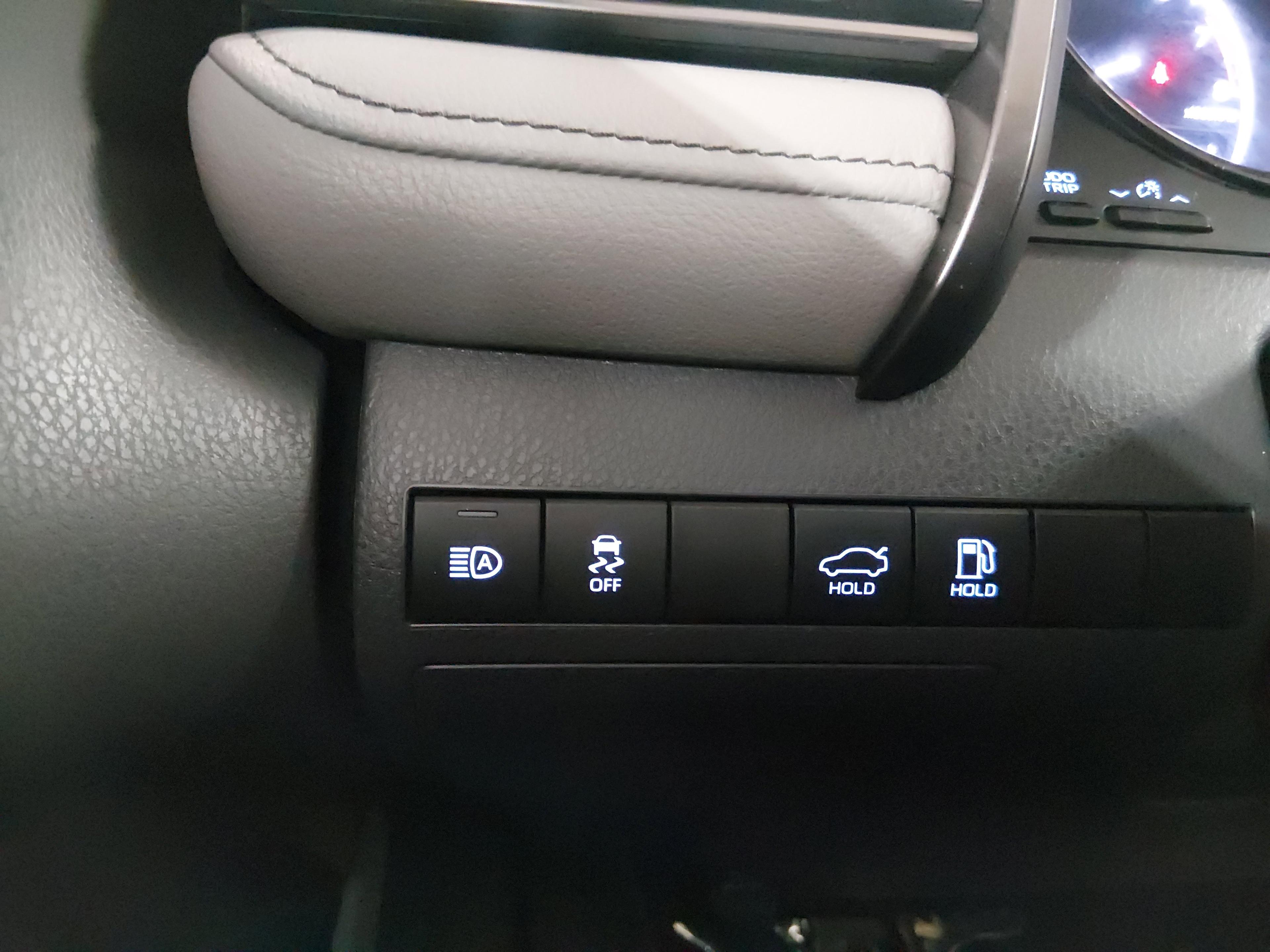 Toyota Camry Se Auto - Thumbnail 13