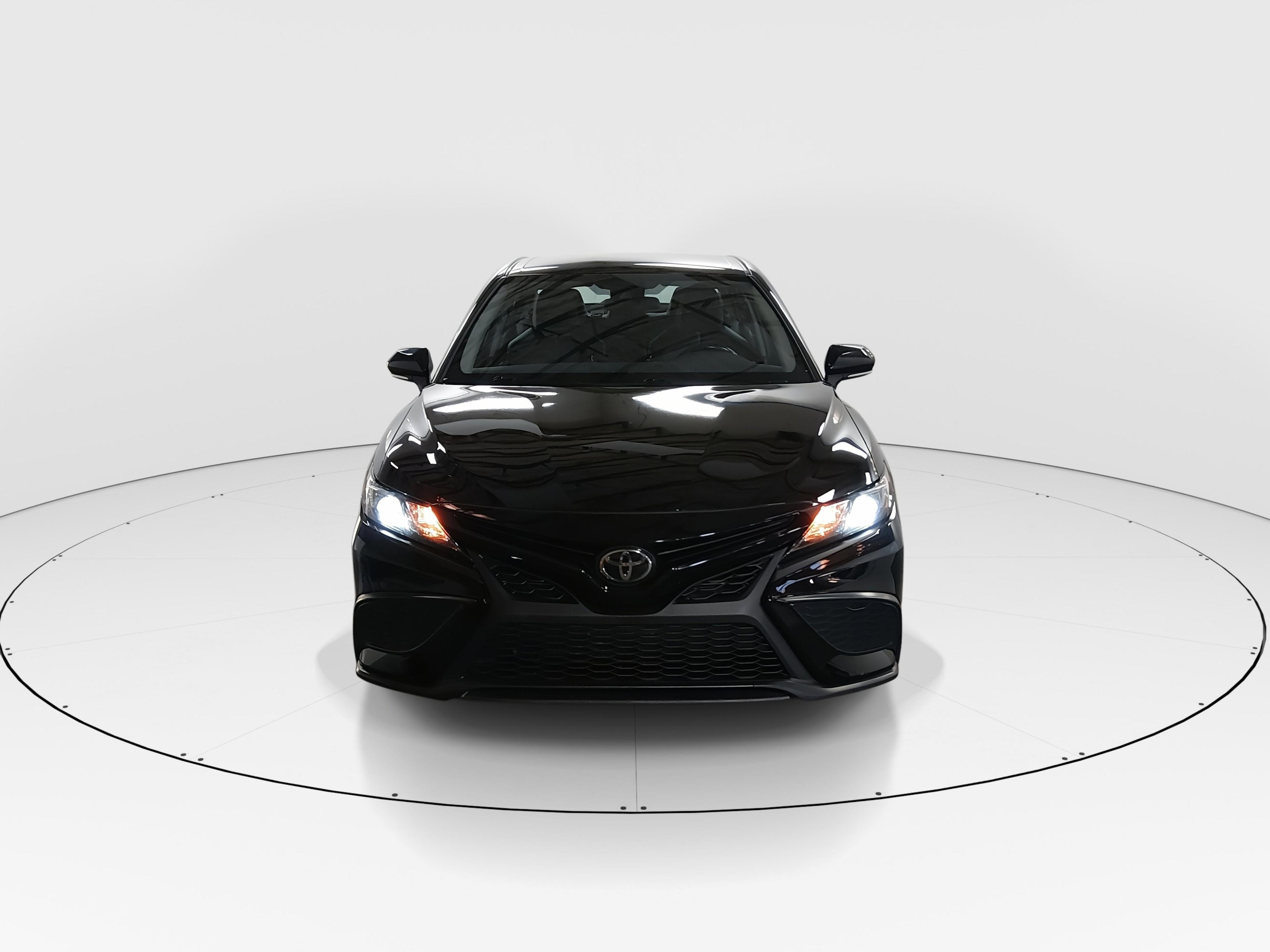 Toyota Camry Se Auto - Thumbnail 2