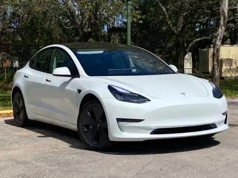 Tesla Model 3 Long Range - Thumbnail 4