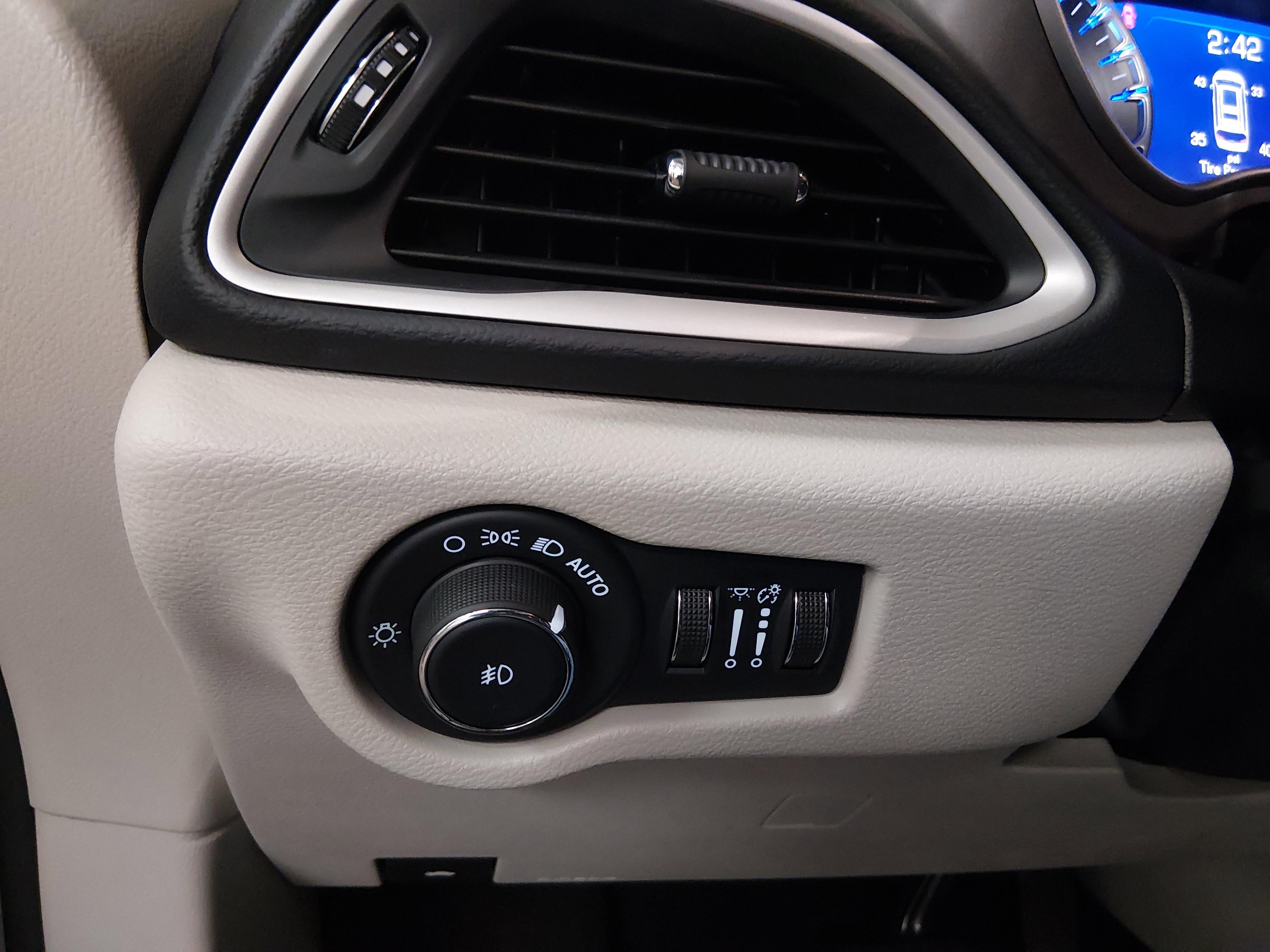 Chrysler Pacifica Touring L Fwd - Thumbnail 13