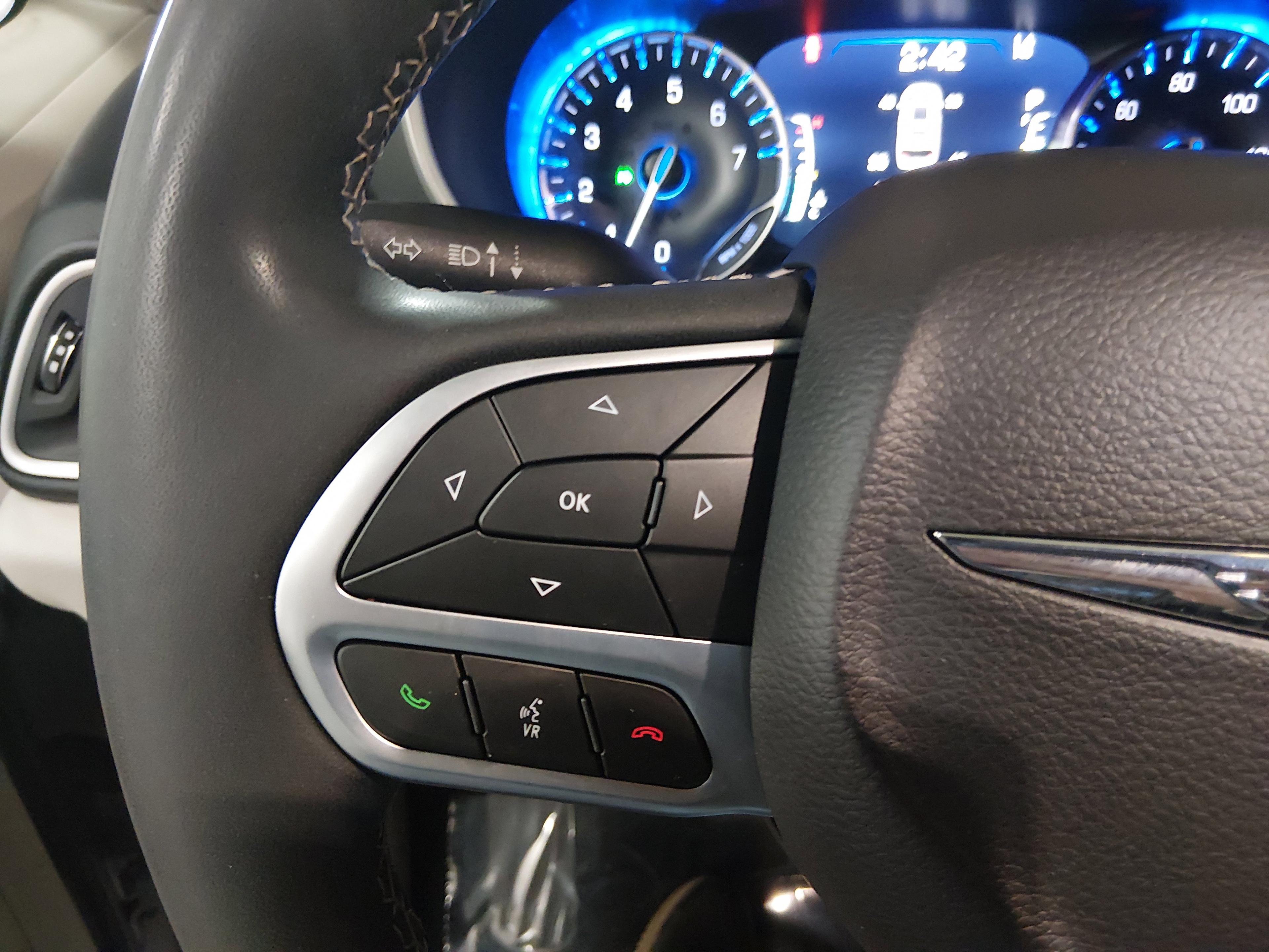 Chrysler Pacifica Touring L Fwd - Thumbnail 12