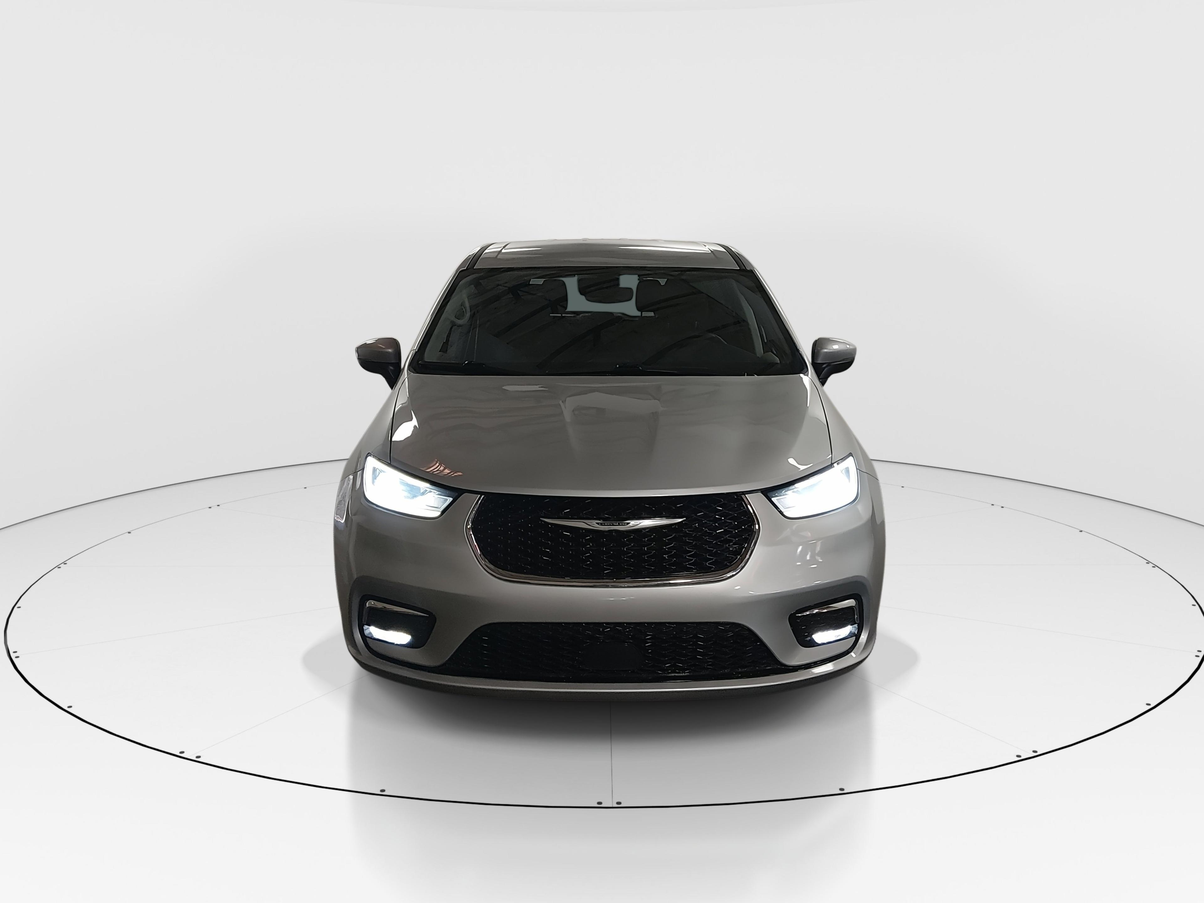 Chrysler Pacifica Touring L Fwd - Thumbnail 2