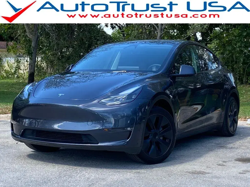Tesla Model Y Long Range - Thumbnail 2