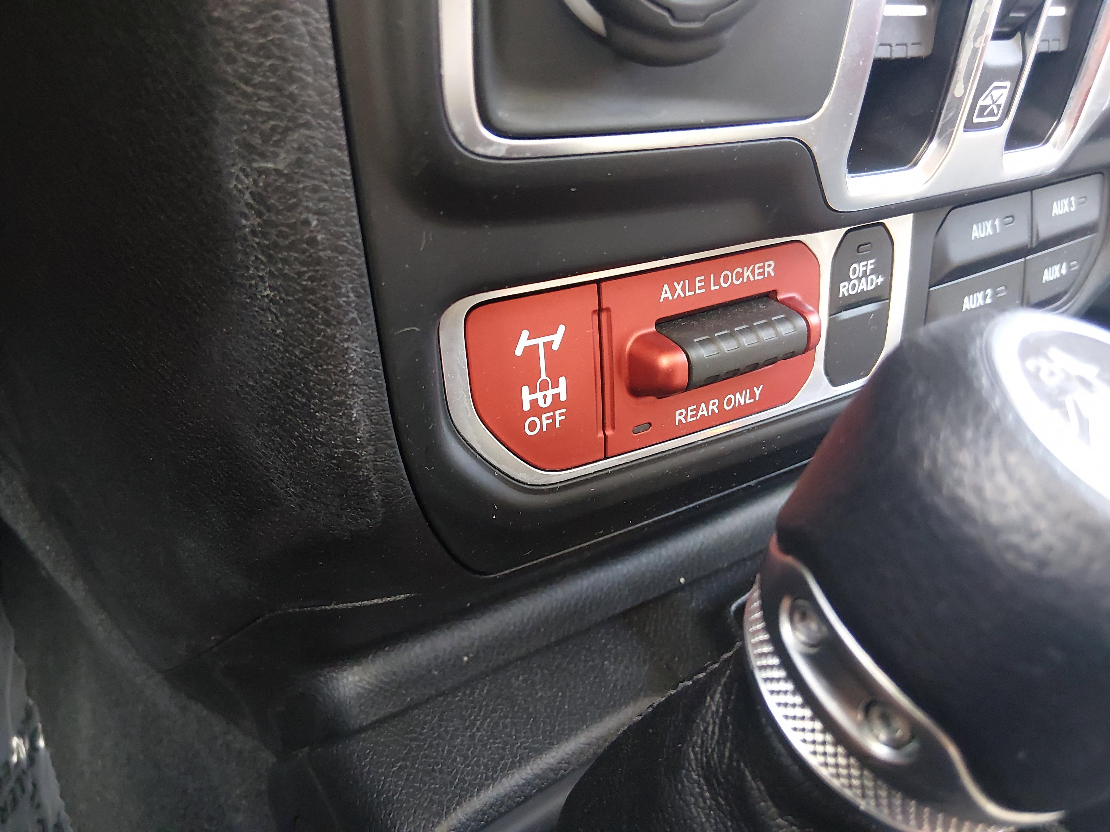 Jeep Wrangler Willys 4 Door 4X4 - Thumbnail 16