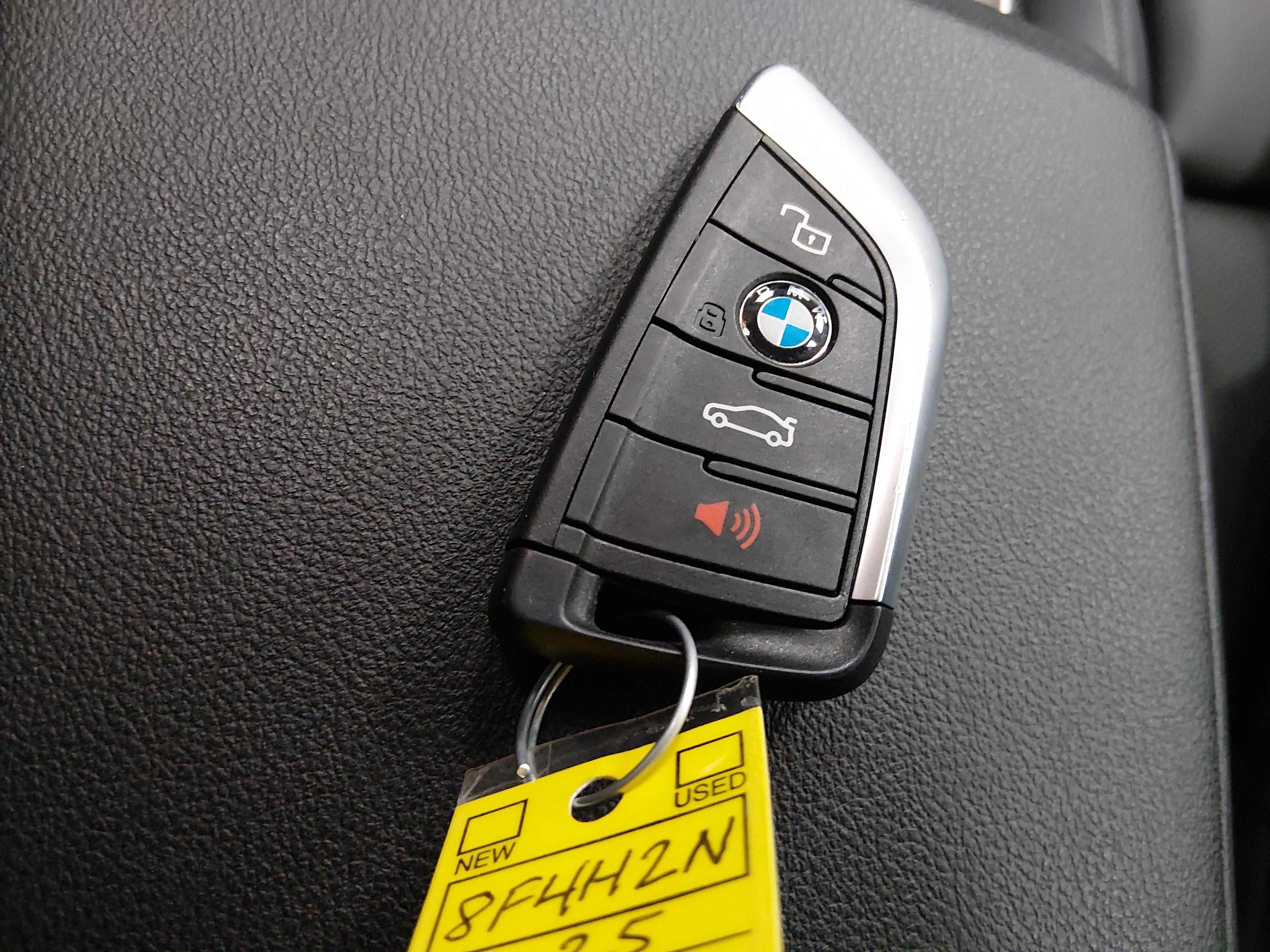 BMW 3 Series 330I Sedan - Thumbnail 15