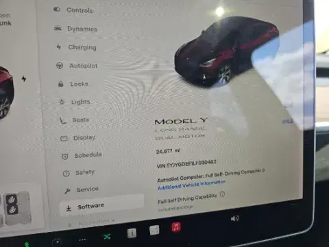 Tesla Model Y Long Range - Thumbnail 3