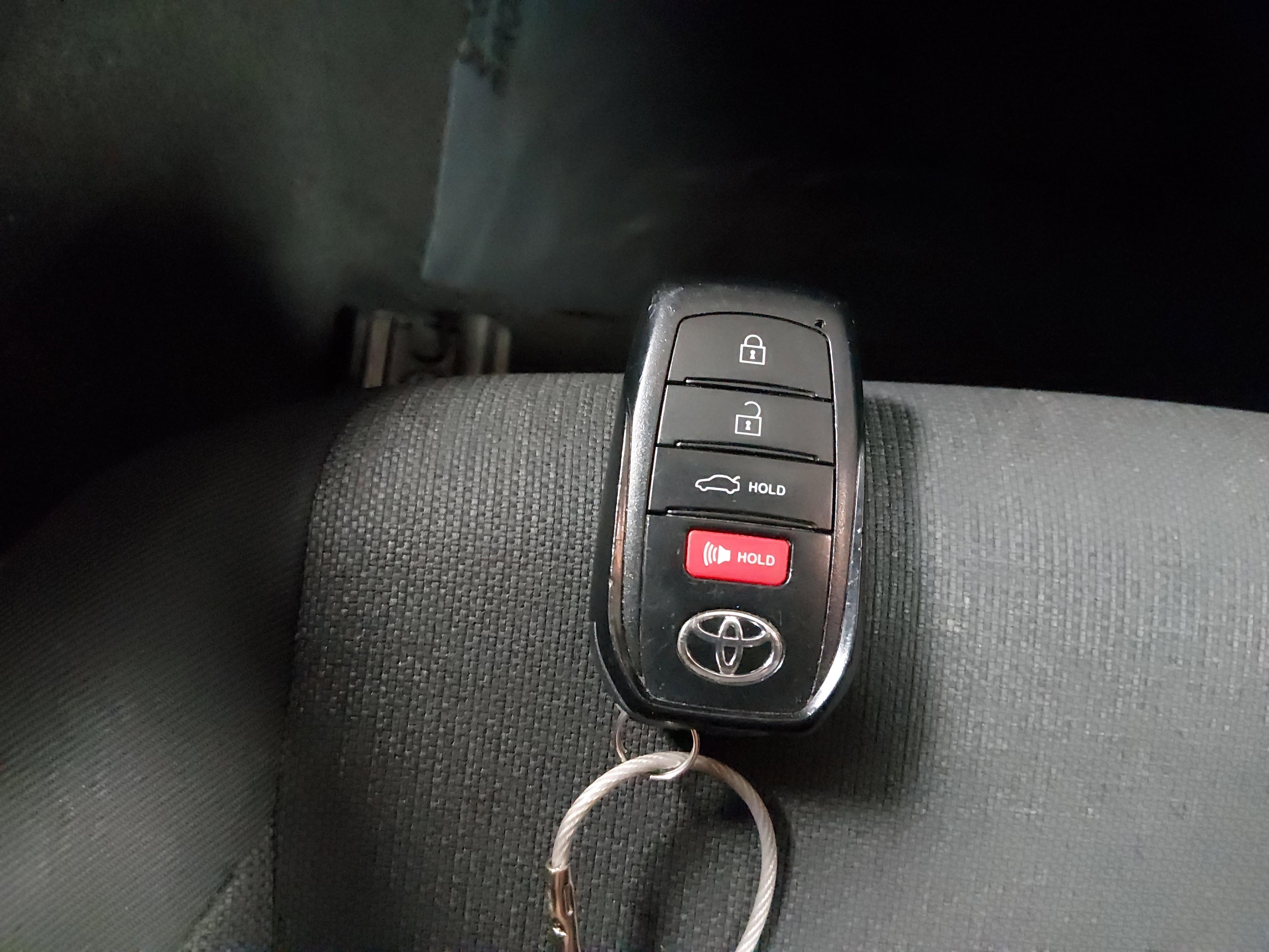 Toyota Camry Le - Thumbnail 15