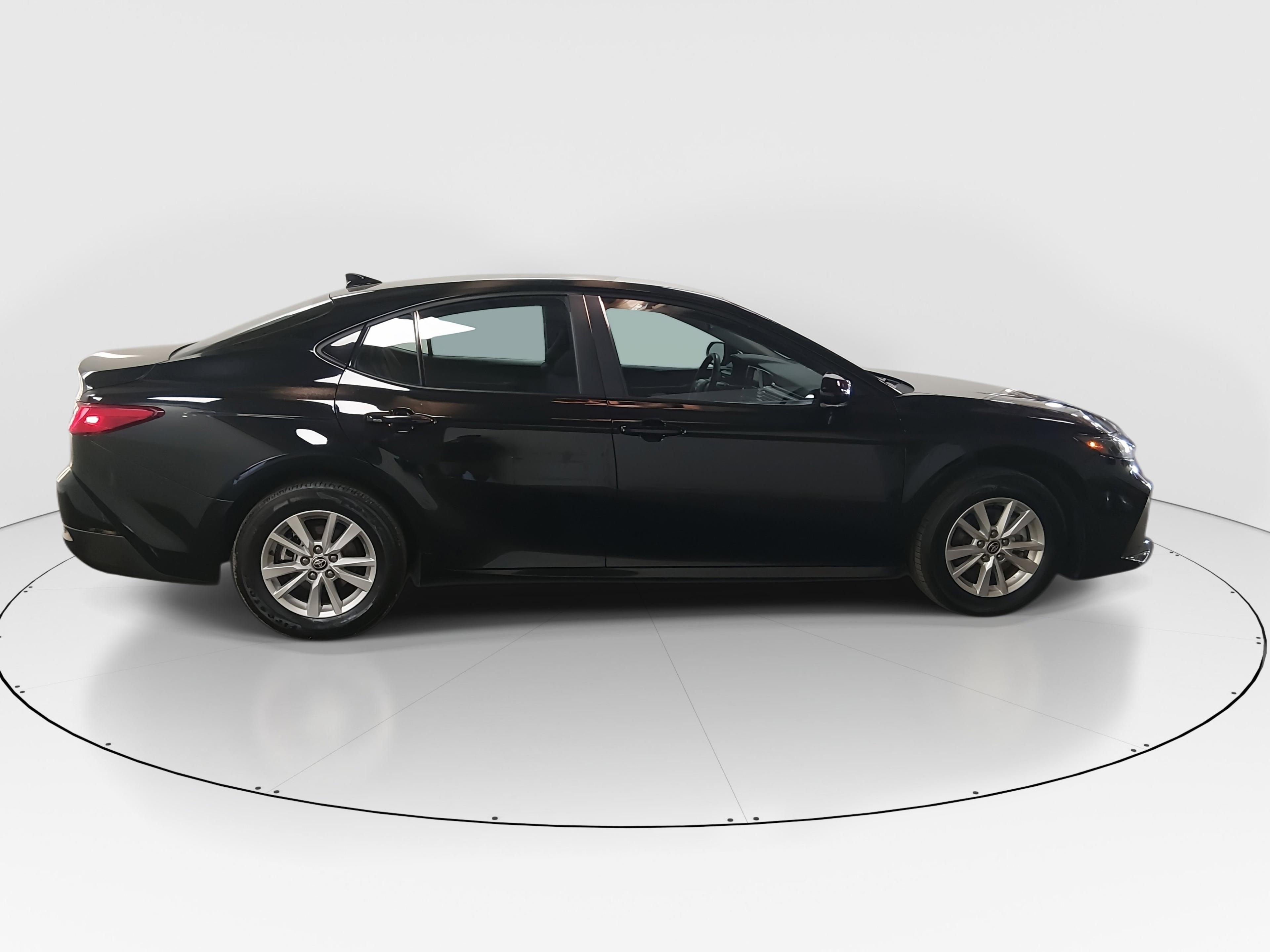 Toyota Camry Le - Thumbnail 8