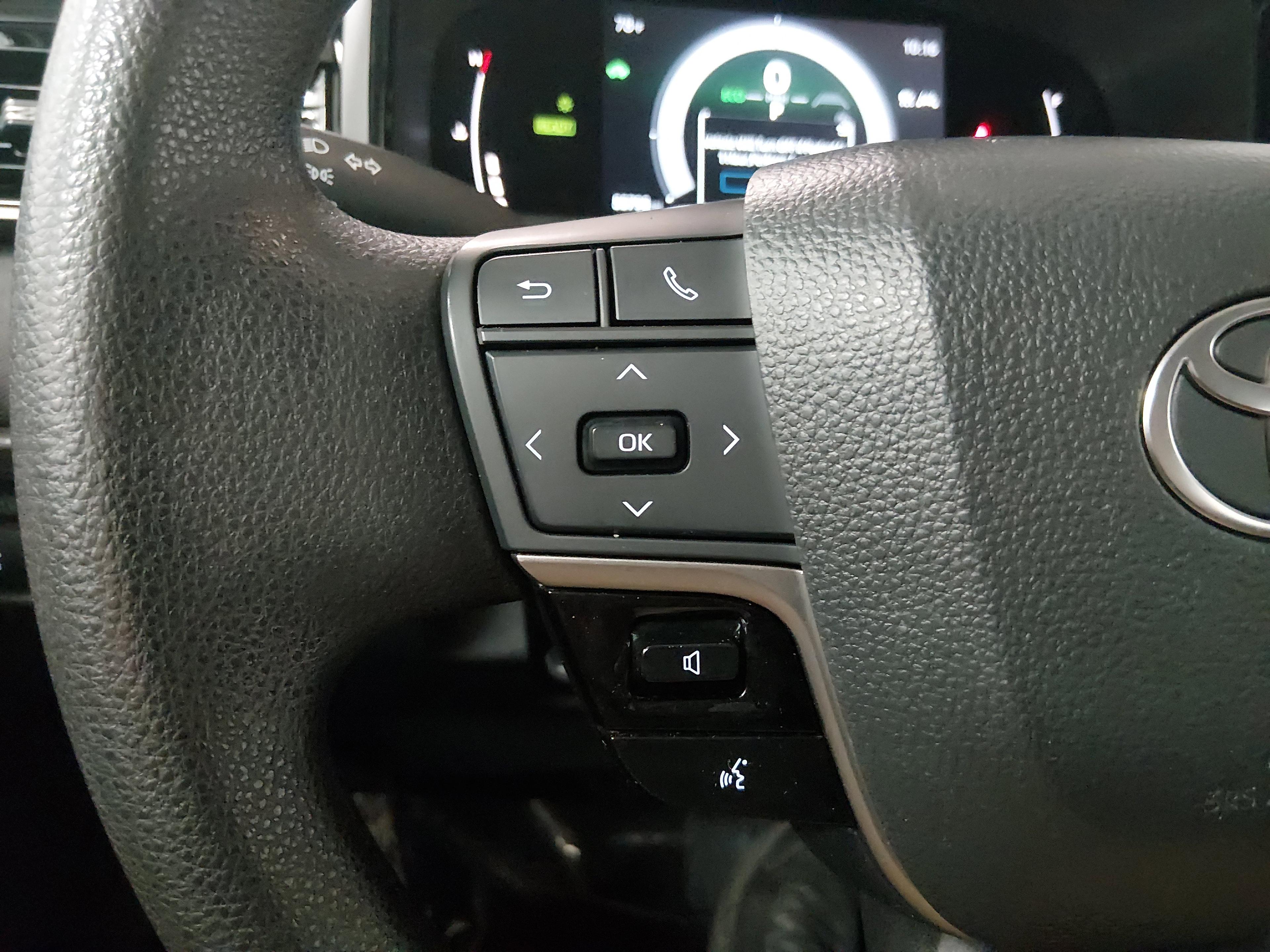 Toyota Camry Le - Thumbnail 12