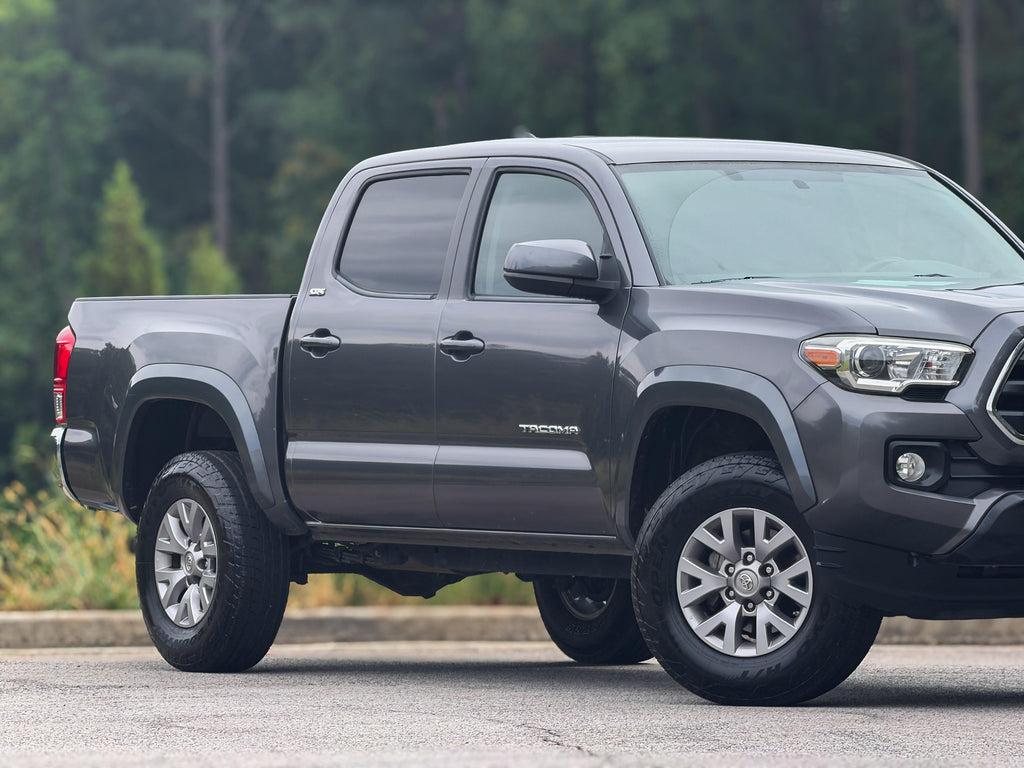 Toyota Tacoma V6 - Thumbnail 2