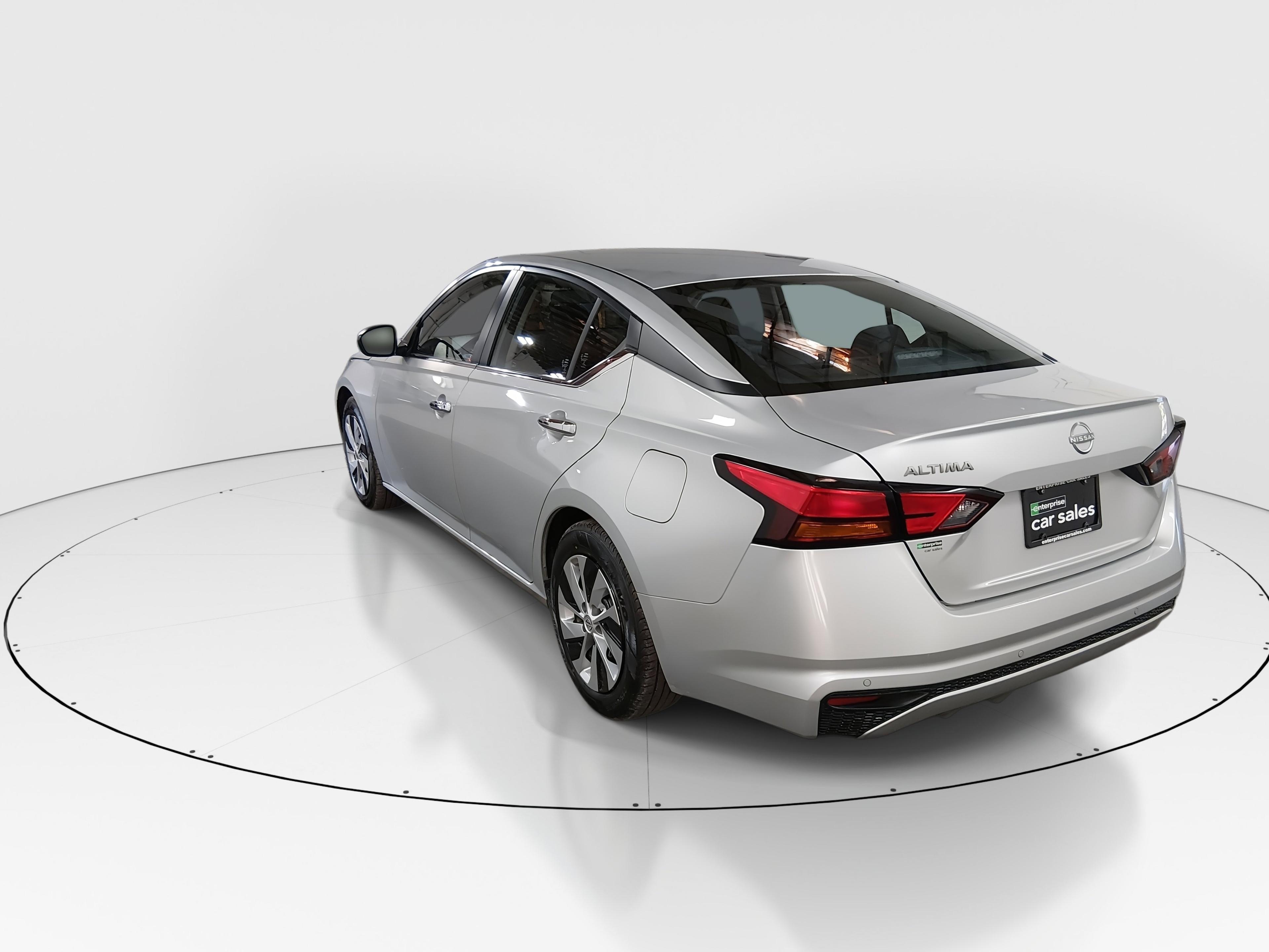 Nissan Altima 2.5 S Sedan - Thumbnail 5