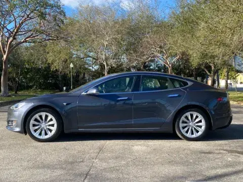 Tesla Model S Long Range - Thumbnail 6