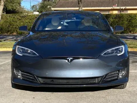 Tesla Model S Long Range - Thumbnail 4