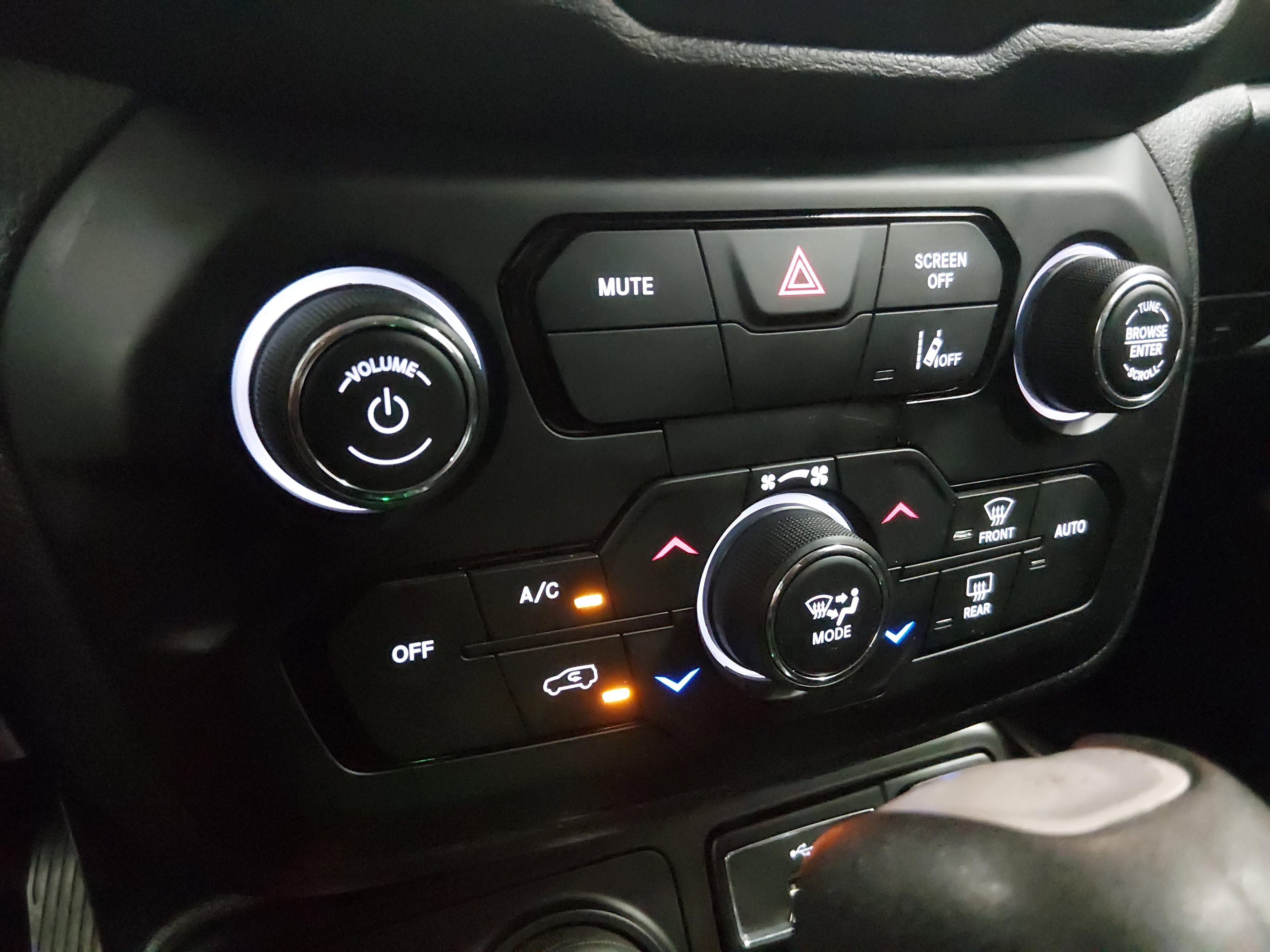 Jeep Renegade Latitude 4X4 - Thumbnail 18